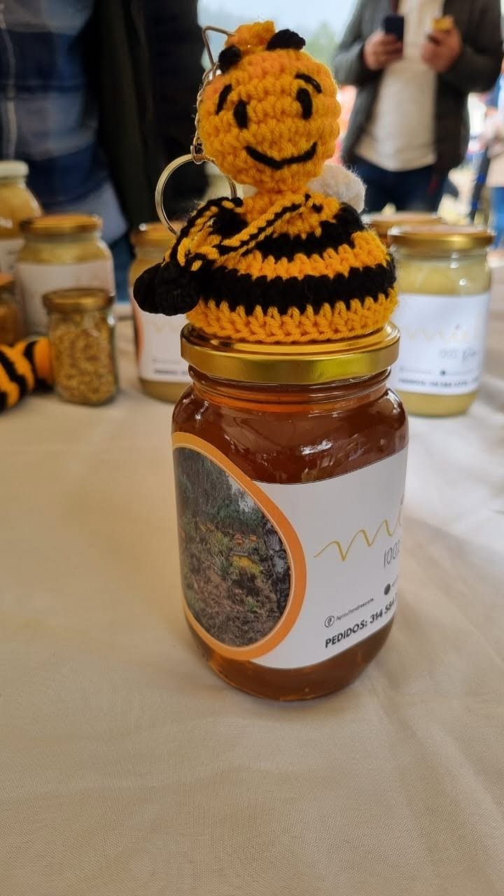 Frasco de miel pura de abeja de Apicultura al Rescate